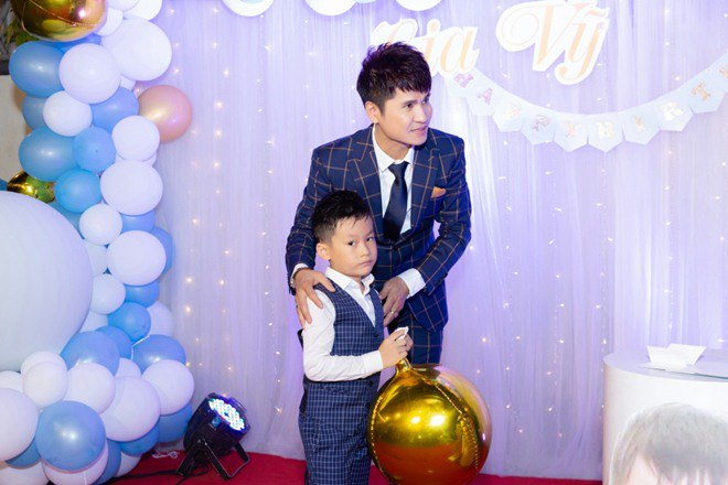 Lần đầu tiên lộ diện con trai 7 tuổi khôi ngô của amp;#34;Vua nhạc sànamp;#34; Lương Gia Huy - 6