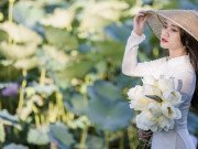 Xem ăn chơi - Sen Hồ Tây bung nở, người dân đổ xô tới chụp ảnh đông như trẩy hội