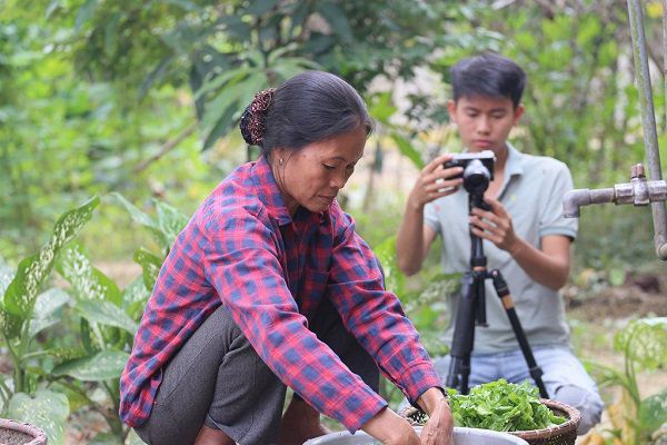 chi "ve que nuoi ca va trong them rau", 4 kenh youtube nay thu ve loi nhuan khung - 9