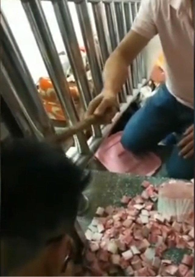 chong bi mat cat "quy den" o noi khong ai ngo, 3 nam sau vo soc nang khi mo ra - 1