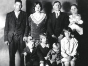 Tin tức - Chồng nghèo đột nhiên dẫn vợ con đi chụp ảnh và vụ thảm sát hơn 90 năm không giải đáp