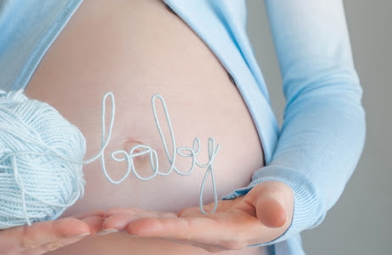 Mayoclinic chỉ ra những triệu chứng mang thai sớm từ những tuần đầu sau quan hệ với cả biểu hiện dễ nhận biết nhất. Các triệu chứng mang thai sớm, phổ biến nhất mà gần như người phụ nữ có thai nào cũng xuất hiện đó là:
