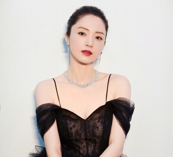 Chồng cũ danh tiếng thảm hại, amp;#34;Điêu Thuyềnamp;#34; nổi tiếng Cbiz dính tin qua lại với đại gia có vợ - 1