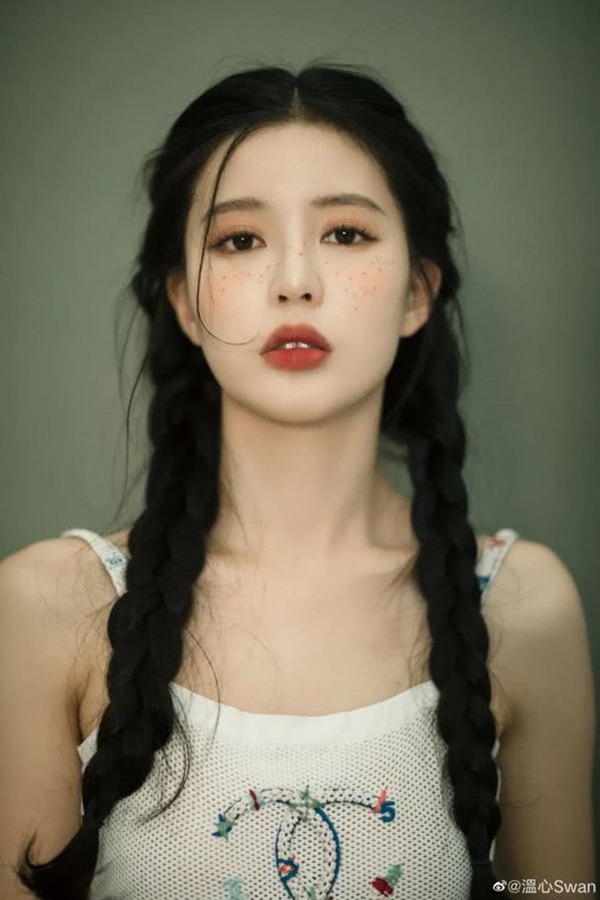 amp;#34;Cô gái vàng trong làng trơ trẽnamp;#34; Cbiz: Huỳnh Hiểu Minh mỉa mai, sinh quý tử vẫn bị ruồng rẫy - 2