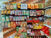 Tiêu dùng - Đồ ăn vặt gắn mác nội địa Trung quốc bán tràn lan, giá "rẻ như cho” chỉ 1.000–3.000 đồng/gói