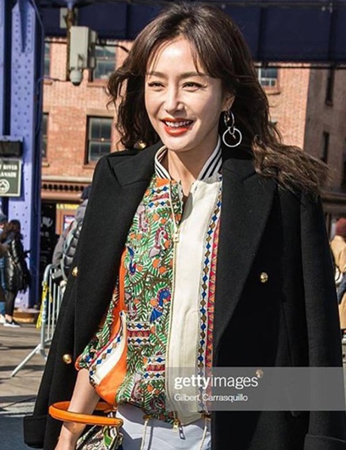 Mỹ nhân Cbiz amp;#34;có thùamp;#34; với nhiếp ảnh gia: Ảnh khoe và ảnh bị chụp khác amp;#34;một trời một vựcamp;#34; - 9