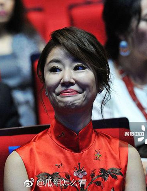 Mỹ nhân Cbiz amp;#34;có thùamp;#34; với nhiếp ảnh gia: Ảnh khoe và ảnh bị chụp khác amp;#34;một trời một vựcamp;#34; - 1