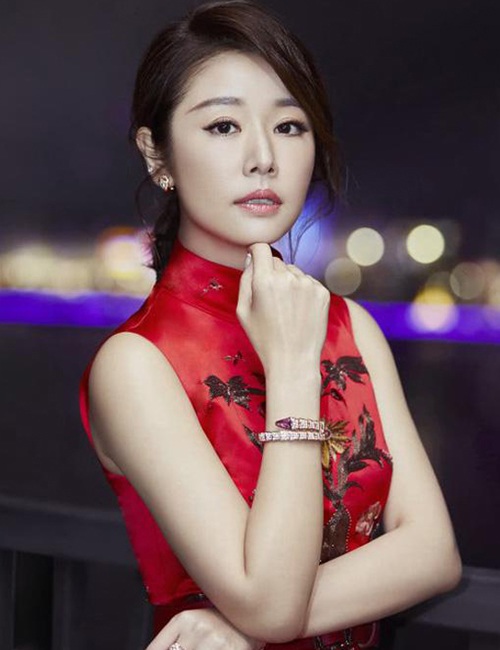 Mỹ nhân Cbiz amp;#34;có thùamp;#34; với nhiếp ảnh gia: Ảnh khoe và ảnh bị chụp khác amp;#34;một trời một vựcamp;#34; - 2