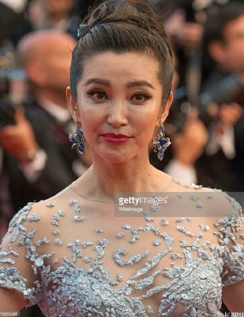 Mỹ nhân Cbiz amp;#34;có thùamp;#34; với nhiếp ảnh gia: Ảnh khoe và ảnh bị chụp khác amp;#34;một trời một vựcamp;#34; - 11