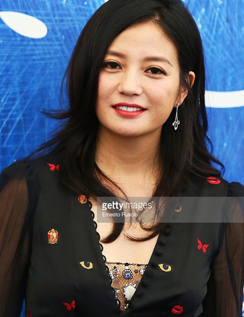 Mỹ nhân Cbiz amp;#34;có thùamp;#34; với nhiếp ảnh gia: Ảnh khoe và ảnh bị chụp khác amp;#34;một trời một vựcamp;#34; - 15