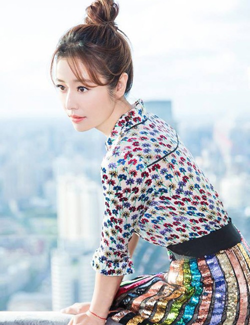 Mỹ nhân Cbiz amp;#34;có thùamp;#34; với nhiếp ảnh gia: Ảnh khoe và ảnh bị chụp khác amp;#34;một trời một vựcamp;#34; - 4