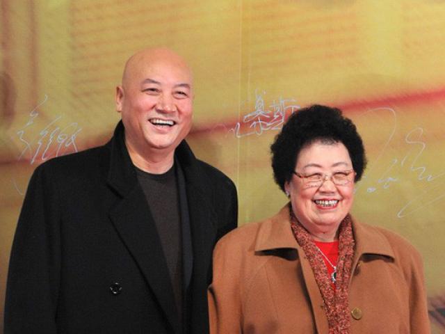 Nữ đại gia cưới phi công kém 11 tuổi 30 năm vẫn ấm lửa, để lại di chúc gây sốc