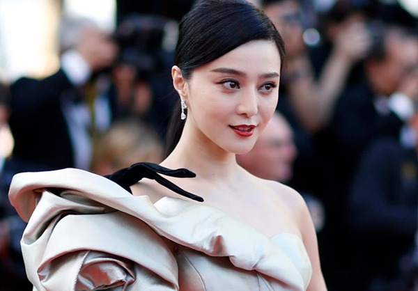 Điên cuồng làm việc kiếm tiền, Phạm Băng Băng đầu bù tóc rối, nhìn đến vóc dáng mới chán - 6