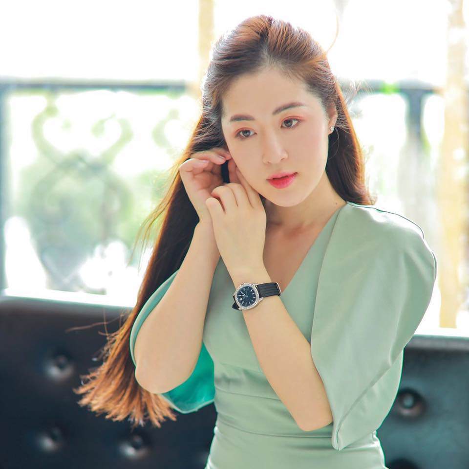 amp;#34;Nữ thần thời tiếtamp;#34; xinh đẹp ngất ngây và đường tình cay đắng: Chồng sắp cưới lấy cô gái khác - 7