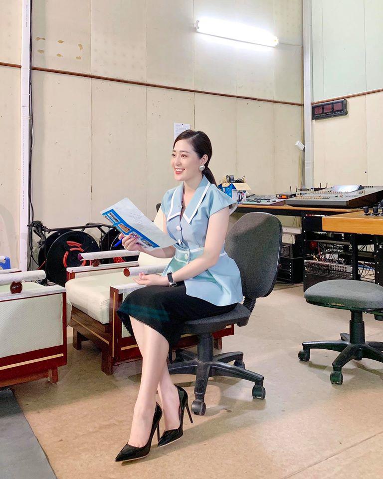 amp;#34;Nữ thần thời tiếtamp;#34; xinh đẹp ngất ngây và đường tình cay đắng: Chồng sắp cưới lấy cô gái khác - 13