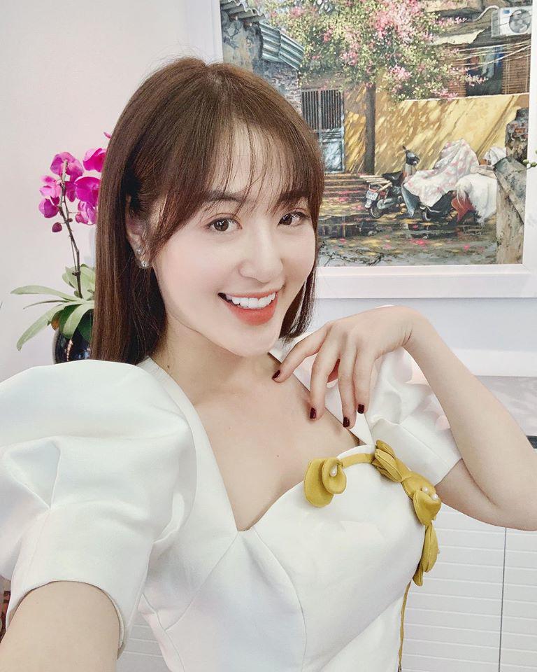 amp;#34;Nữ thần thời tiếtamp;#34; xinh đẹp ngất ngây và đường tình cay đắng: Chồng sắp cưới lấy cô gái khác - 12