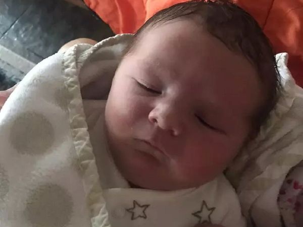 Bà mẹ đẻ thường con trai nặng 5,1kg, chị em amp;#34;nểamp;#34; vì không phải khâu một mũi nào - 3