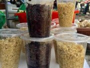Tiêu dùng - Cơm rượu nếp Tết Đoan Ngọ đắt hàng gấp 100 lần ngày thường, thu tiền "ầm ầm"