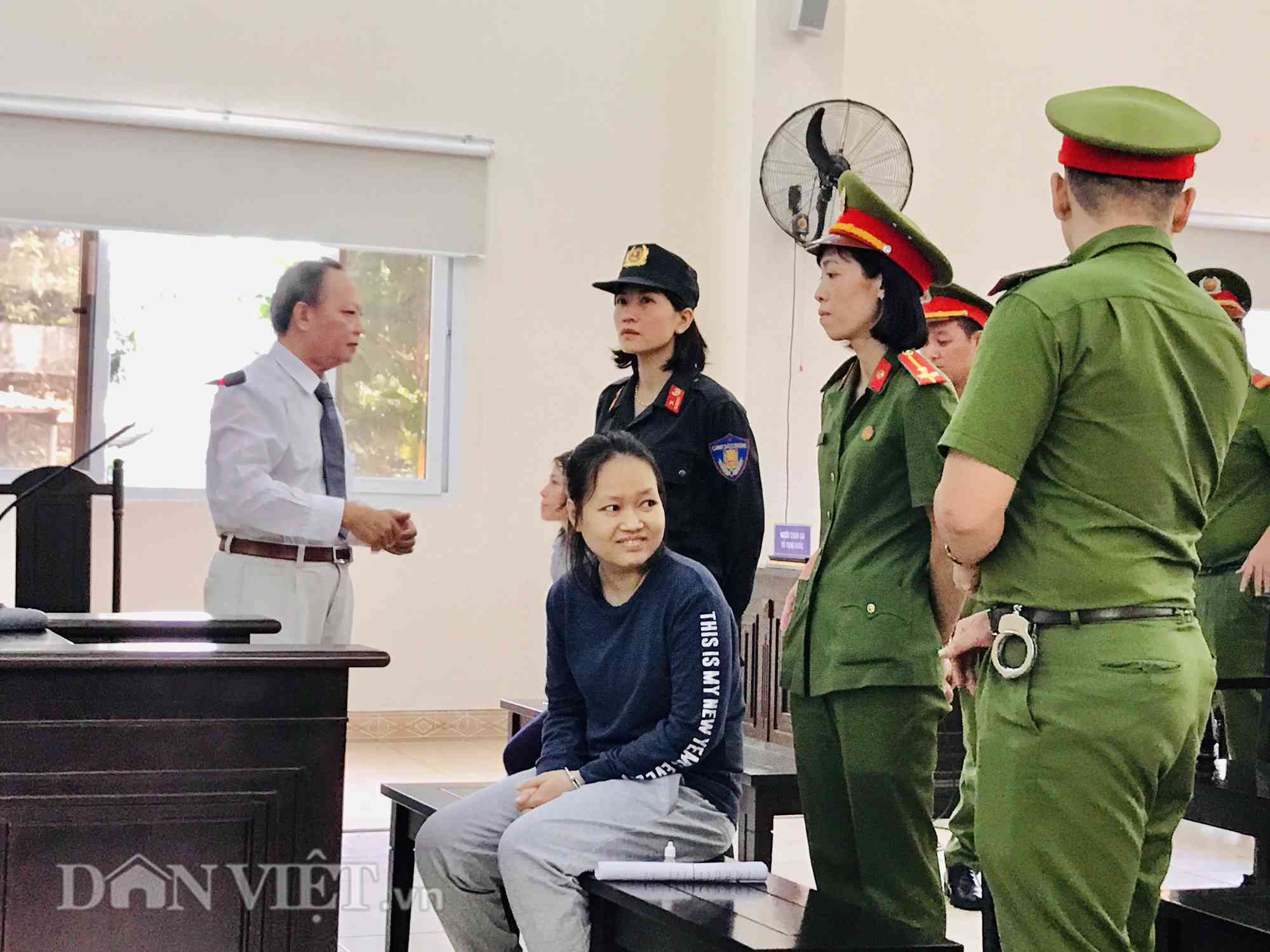 vu giet nguoi giau xac be tong: ke cam dau nhom phu nu tuoi cuoi khi den toa - 6