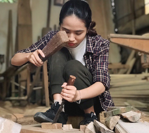 Mẹ trẻ bỏ công việc 30 triệu/tháng về học làm thợ mộc, biết lý do ai cũng bất ngờ - 1