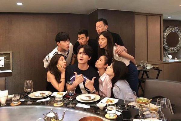 Bỏ chồng ở nhà, Lâm Tâm Như đi tiệc, say xỉn ôm ấp người đàn ông lạ - 7