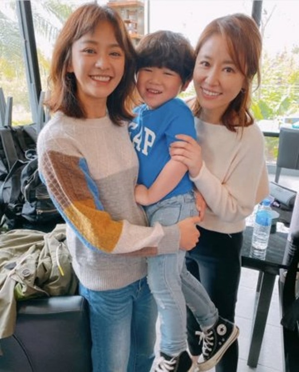 Bỏ chồng ở nhà, Lâm Tâm Như đi tiệc, say xỉn ôm ấp người đàn ông lạ - 5