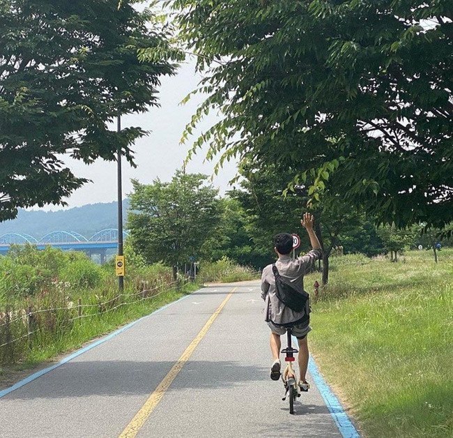 Ngôi sao 24/7: Sau khi bị chụp ảnh vết rạn bụng, Angelababy khoe con trai cao vượt trội - 6