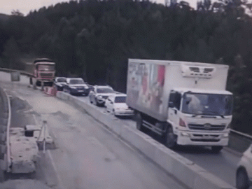 Xe tải mất phanh, cày nát nhiều phương tiện phía trước