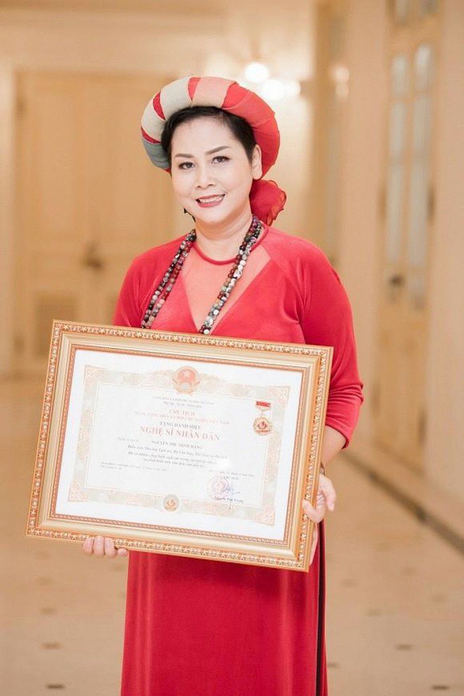 cung ten minh hang: nguoi la "dai gia ngam" cua showbiz viet, ke lai "2 lan do" - 5
