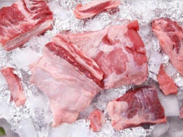 Rửa thịt lợn với nước càng rửa càng bẩn, dùng thứ này đảm bảo sạch bong, tha hồ chế biến