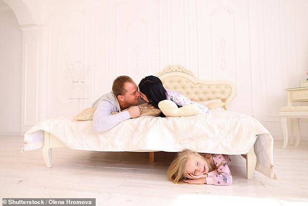 bi con bat gap khi dang "yeu", cach giai thich nhanh tri cua nguoi cha khien con thoa man - 4