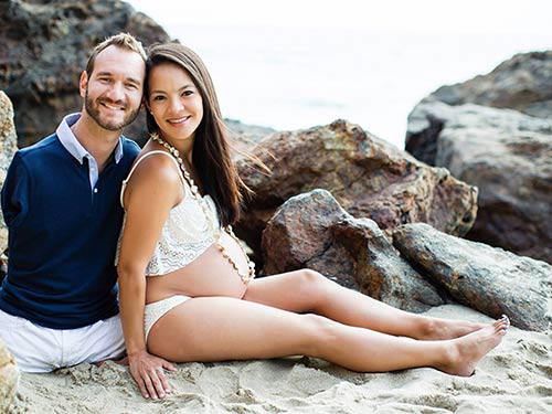 El padre sin brazos ni piernas dio a luz a 4 hijos con su bella esposa, una vez recibió 32 mil millones de dólares a Vietnam - 3