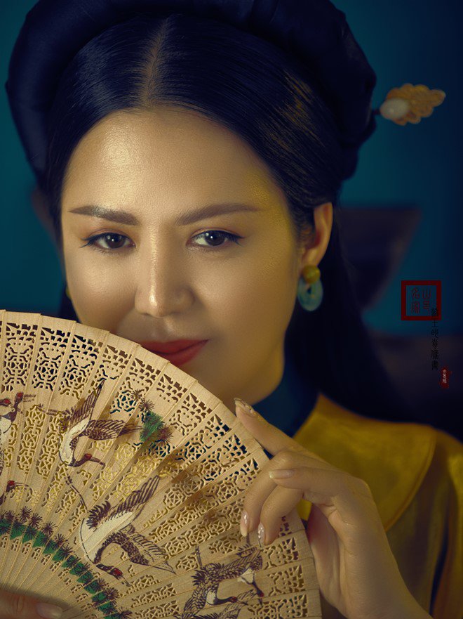 Đinh Hiền Anh khoe nét quý phái như mỹ nhân thời xưa trong bộ ảnh đón tuổi 42 - 3