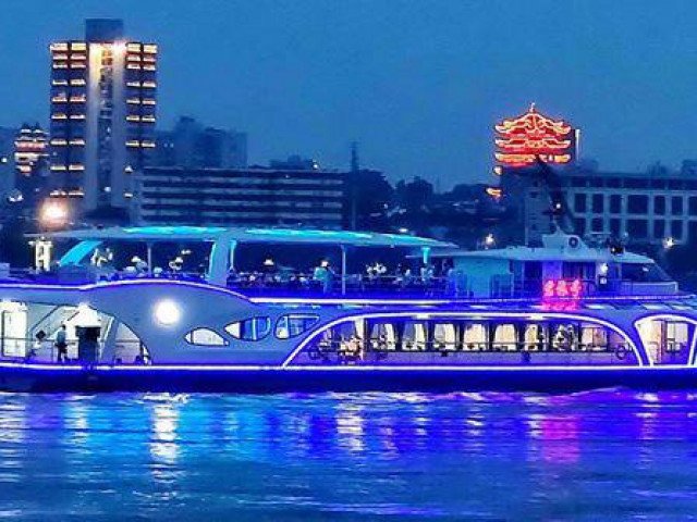 Tàu chở khách chạy bằng điện lớn nhất Trung Quốc