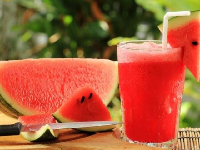Dưa hấu ăn vào mùa hè rất tốt, nhưng cần hạn chế 3 sai lầm này khi ăn