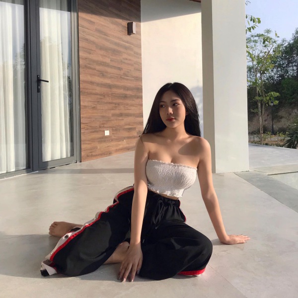 mung tuoi muoi tam, nu sinh lan dau tha dang goi cam trong chiec vay mong manh - 4