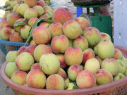 Sức khỏe - Ăn một quả đào ở gánh hàng rong, người phụ nữ nguy kịch vì bị sốc, suy thận