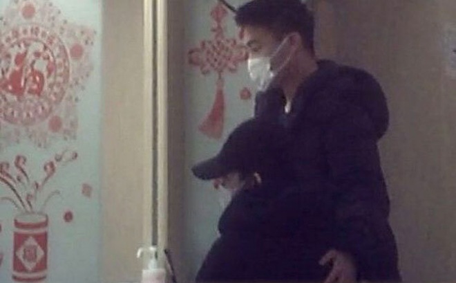 Mới sinh đích tôn cho gia tộc, chân dài Cbiz lại đi viện khám sản, chồng thiếu gia lo lắng - 2