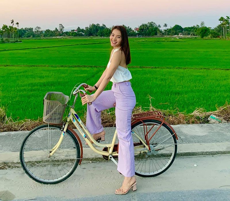 Bên cạnh đó, Phương Trinh cũng kết thân với bộ môn đạp xe mỗi khi về quê hay những lúc rảnh rỗi để có thêm nguồn năng lượng tích cực và một vóc dáng khoẻ khoắn. 
