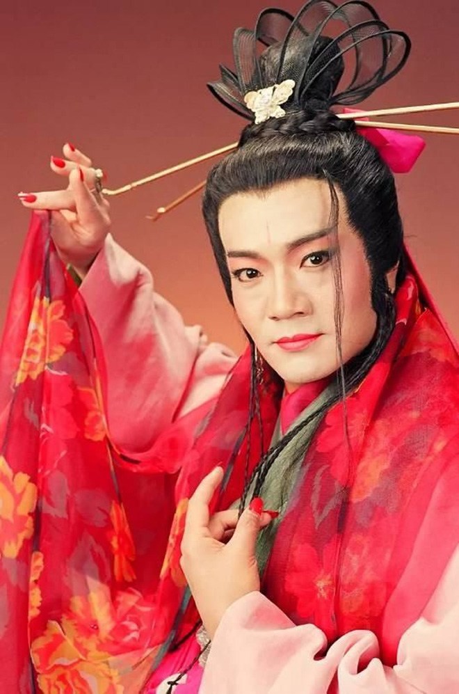 Ngôi sao 24/7: 61 tuổi mới lần đầu có bạn gái, Đông Phương Bất Bại nổi tiếng Cbiz gây sốc - 2