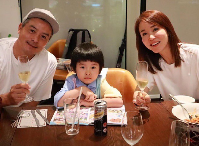 amp;#34;Tiểu Long Nữamp;#34; Phạm Văn Phương khoe ảnh chồng nhưng con trai chiếm trọn amp;#34;spotlightamp;#34; - 5