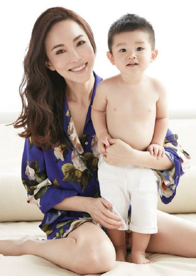 amp;#34;Tiểu Long Nữamp;#34; Phạm Văn Phương khoe ảnh chồng nhưng con trai chiếm trọn amp;#34;spotlightamp;#34; - 6