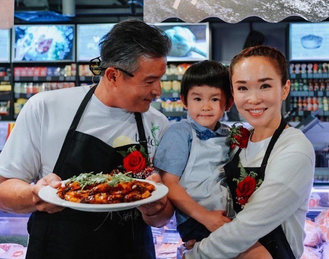 amp;#34;Tiểu Long Nữamp;#34; Phạm Văn Phương khoe ảnh chồng nhưng con trai chiếm trọn amp;#34;spotlightamp;#34; - 7