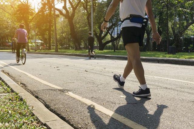 Đi bộ có giảm cân không? Khám phá lợi ích sức khỏe của việc đi bộ Đi bộ có giảm cân không? Khám phá lợi ích sức khỏe của việc đi bộ