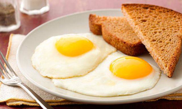 Dùng dầu nóng hay lạnh để ốp trứng, nhiều người làm sai nên trứng hay sát chảo, không đẹp - 5