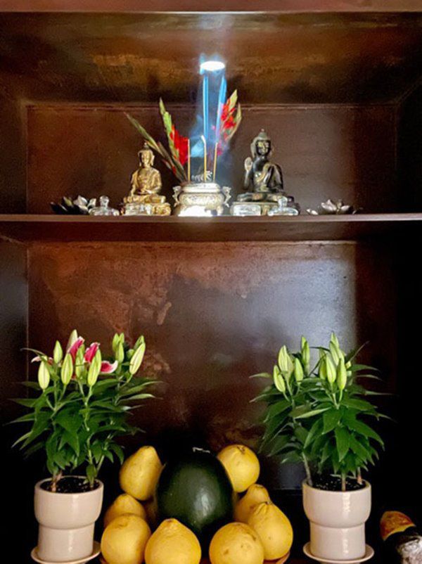 Nhà Celeb: Không chỉ ngoài vườn thơm ngát, Dương Mỹ Linh còn sống trong nhà đầy hoa - 6