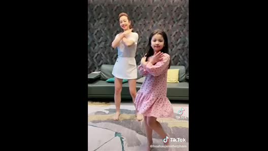 Jennifer Phạm bất ngờ đăng ảnh hờ hững khoe da thịt, ẩn ý muốn đẻ lần 5