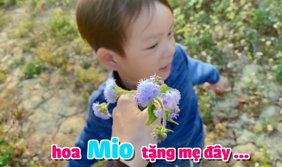 Con trai Lý Hải Minh Hà làm thay một việc bố chưa từng làm với mẹ - 1