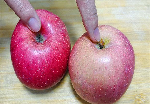 Mua táo, chọn quả rốn to hay nhỏ thì ngọt, người trồng mách chiêu chọn được quả nào cũng ngon - 4