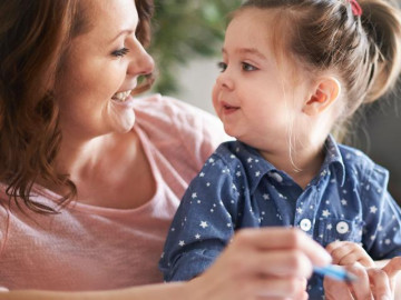 Trẻ mấy tháng biết nói? Khi nào trẻ tập nói?